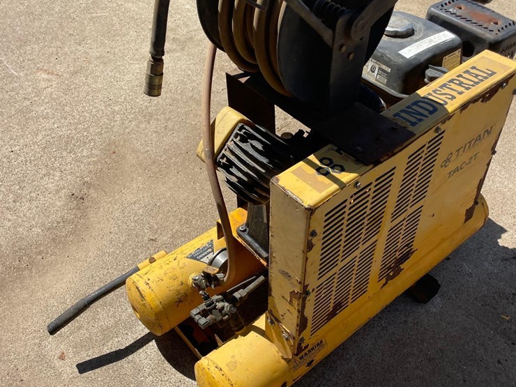 titan-industrial-tac-2t-air-compressor-image-2