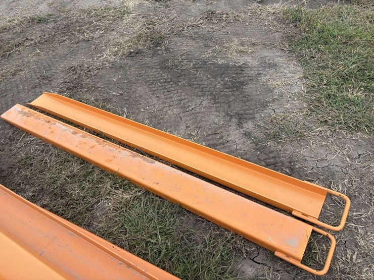 pair-of-pallet-forks-extensions,-7’,-6”-wide-image-1