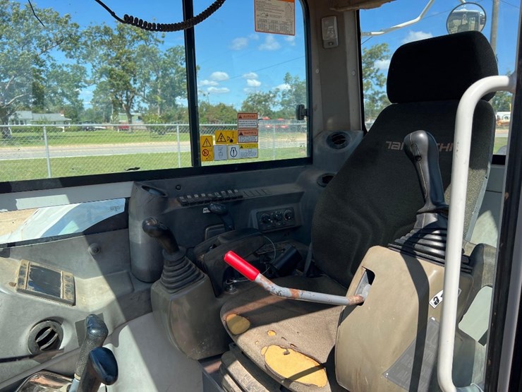 2018-takeuchi-tb290-image-31