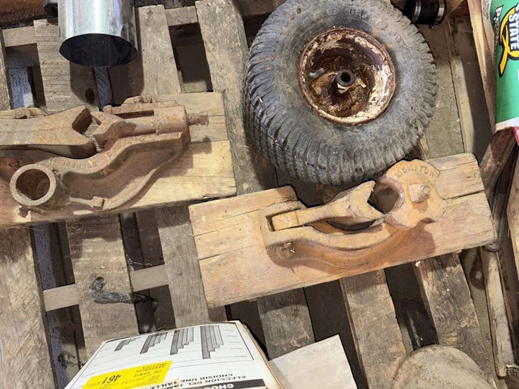 pallet-of-clamps,-screw-jack,-wheel,-buying-all-for-one-money-image-4