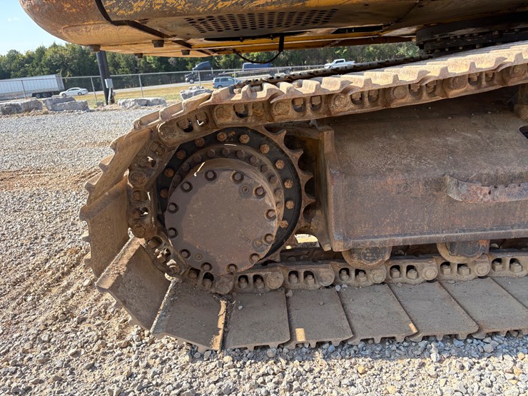 deere-200d-lc-image-15