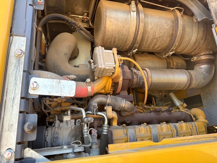 2016-deere-624k-image-16