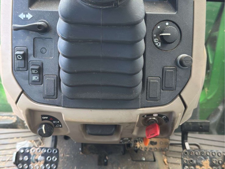 2020-john-deere-6120e-image-32