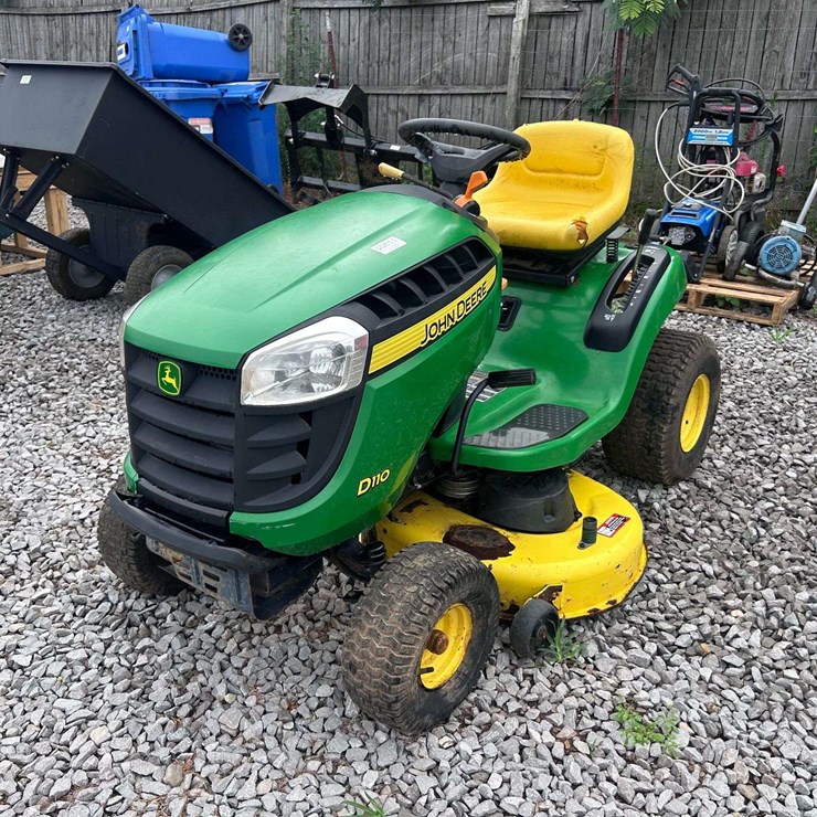 JOHN DEERE D110