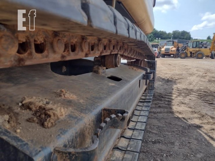 2019-deere-135g-image-39