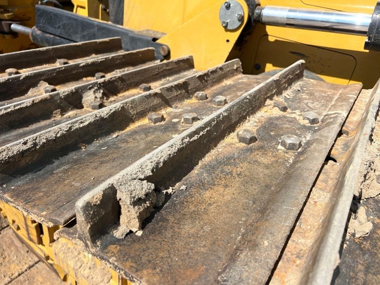 2020-caterpillar-d6k2-lgp-image-32