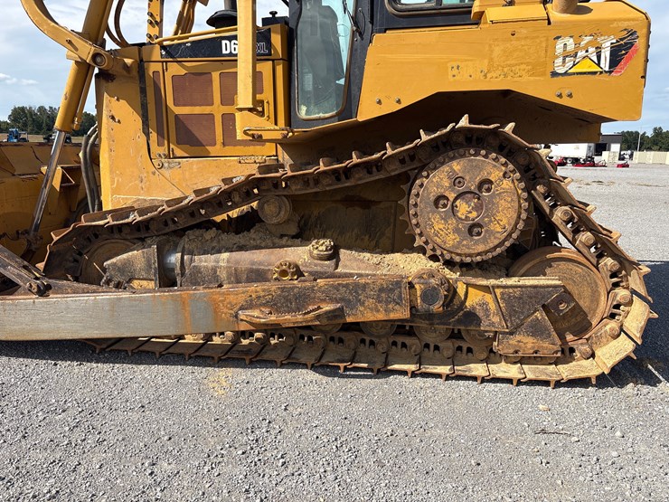 2010-caterpillar-d6t-xl-image-7