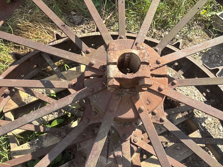 (2)-farmall-f-series-steel-wheels-image-5