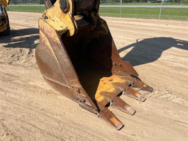 2007-caterpillar-330dl-image-21