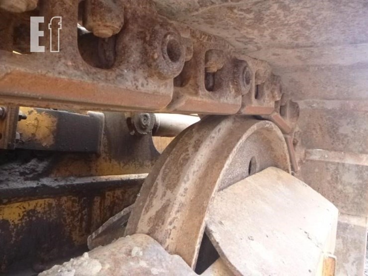 2005-caterpillar-d4g-xl-image-37