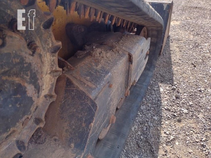 2022-deere-317g-image-30