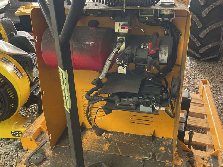 noblelift-platform-lift-image-4