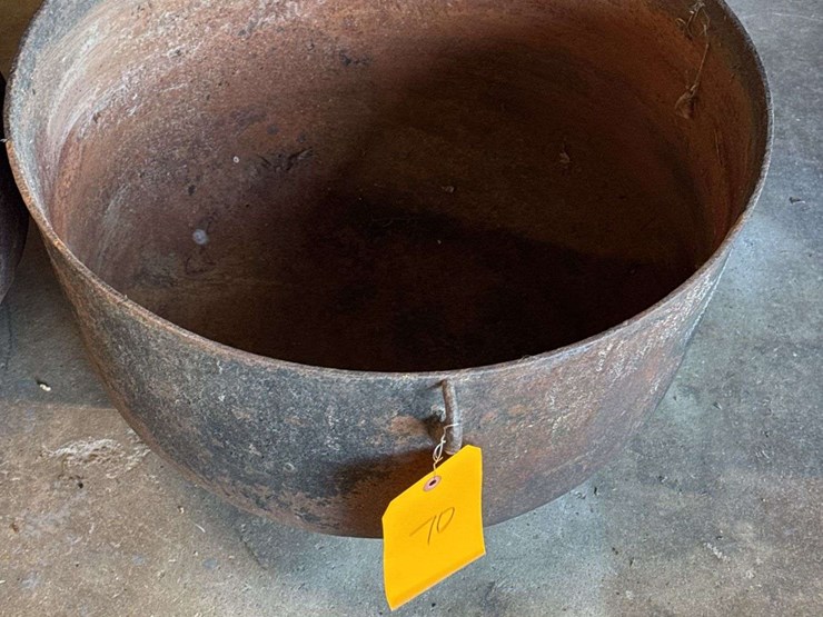 cast-iron-cauldron-image-1