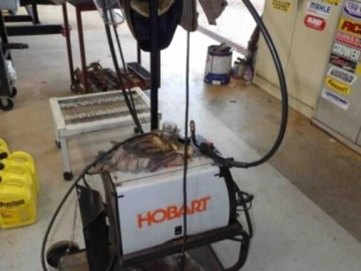 hobart-handler-187-wire-feed-welder-image-1