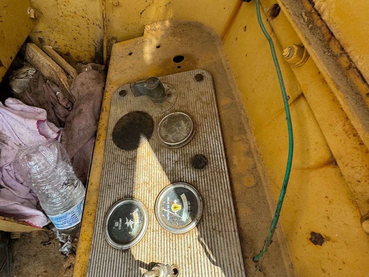 caterpillar-120-image-31