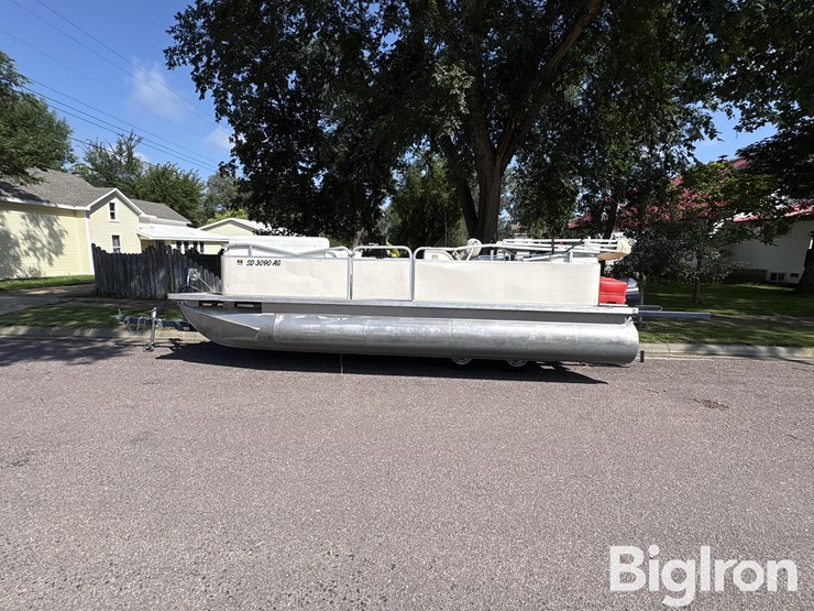 1997-smoker-craft-20’-pontoon-boat-w/motor-&-trailer-image-8
