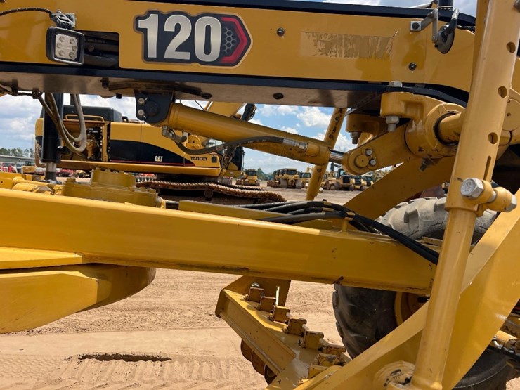 2020-caterpillar-120-image-25