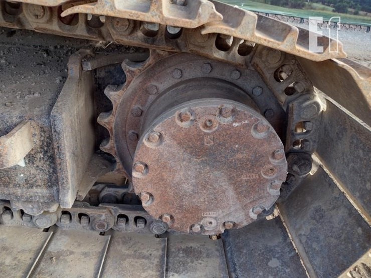 2010-deere-120d-image-26