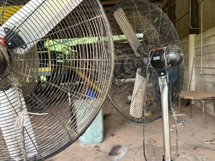 #152-•-industrial-floor-fans-image-9