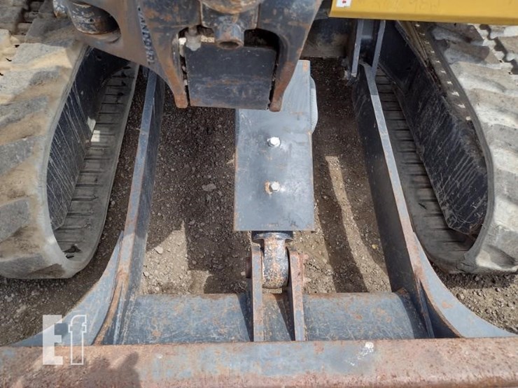 2021-deere-26g-image-19