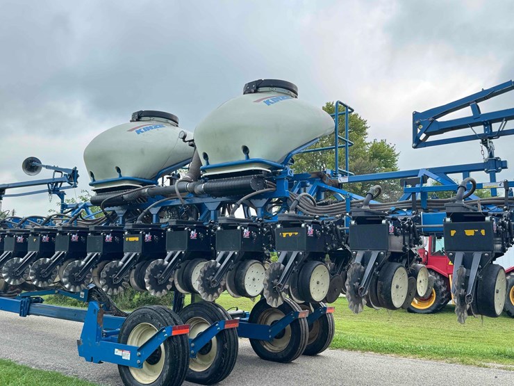 2014-kinze-3600-image-1
