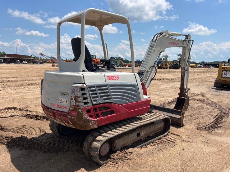 2010-takeuchi-tb235-image-4