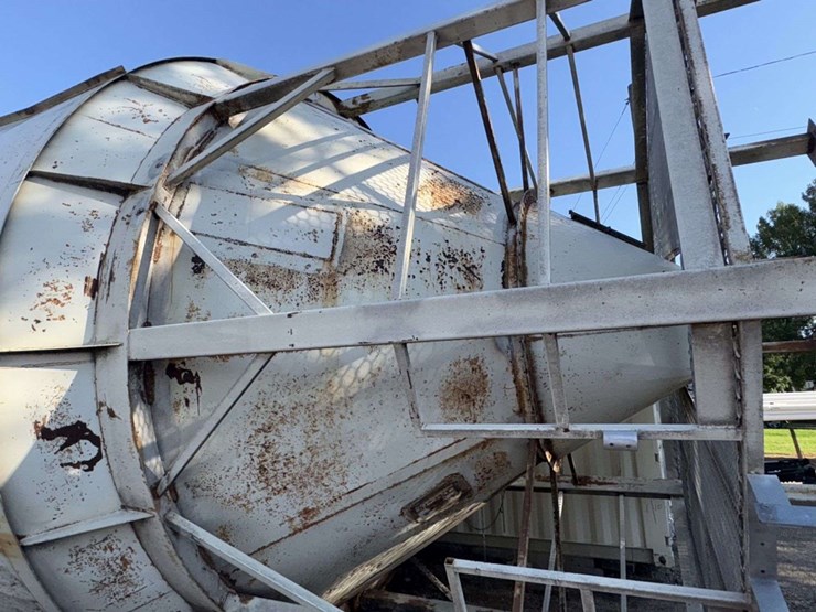 friesen-bulk-bin,-48’-tall,-15’-wide,-9-legs,-roof-hatch,-(2)-roof-vents,-(a),-*-new-buyer-responsib-image-8