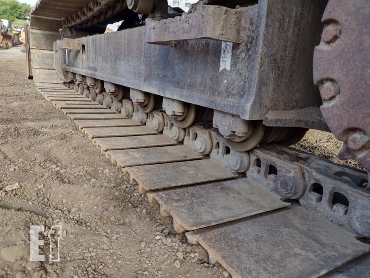 2010-deere-120d-image-29