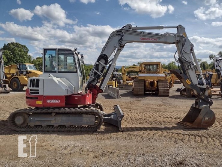2023-takeuchi-tb280fr-image-3