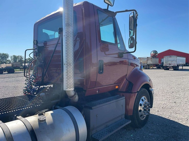 2015-navistar-prostar-day-cab---automatic-transmission-image-43