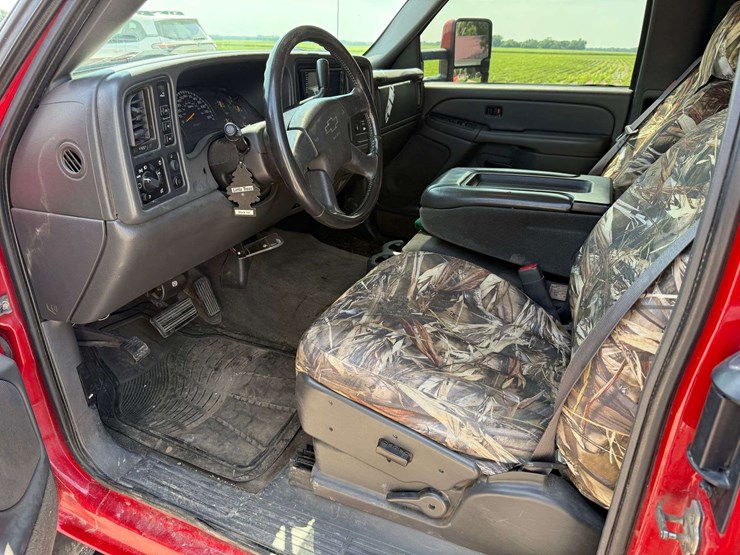 2004-chevrolet-2500hd-image-42
