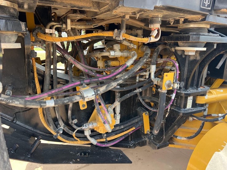 2020-caterpillar-120-image-17