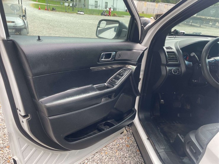 2018-ford-explorer-image-10