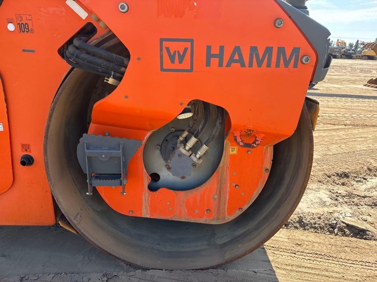2016-hamm-hd+-120i-smooth-double-drum-roller-image-11