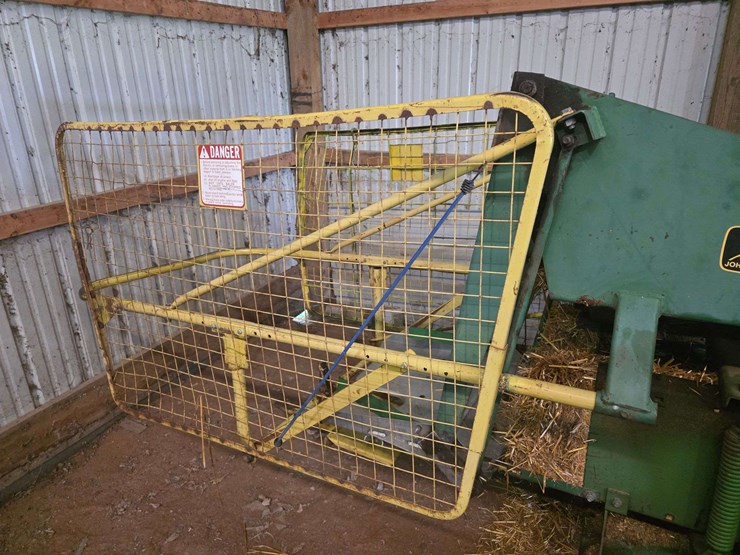 john-deere-336-image-23