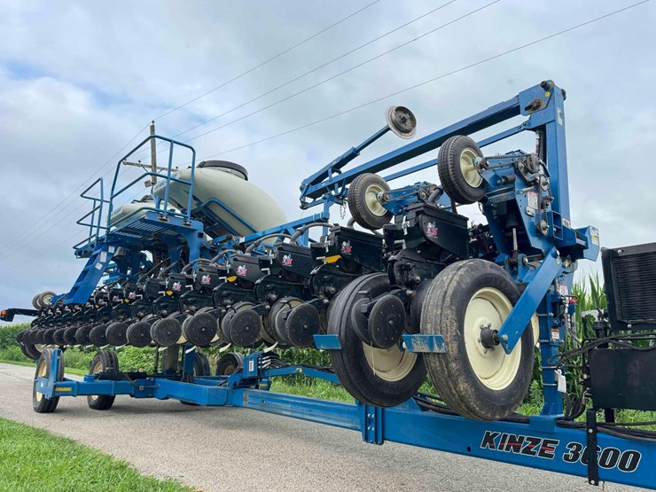 2014-kinze-3600-image-30