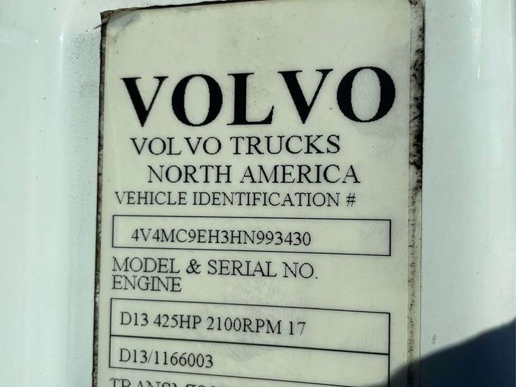 2017-volvo-day-cab-semi-image-9