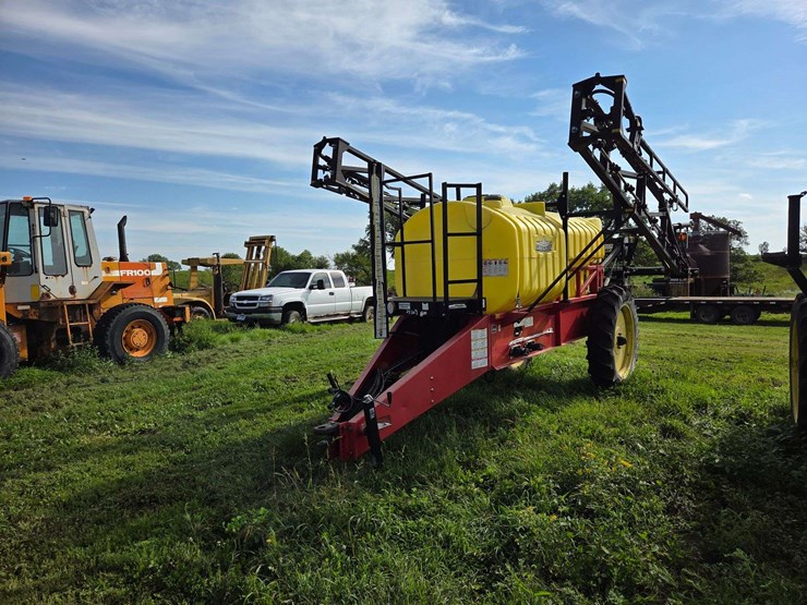 gregson-sprayer,-60’-boom,-adjustable-axles,-1000-gallon-tank,-100-gallon-rinse-tank,-12.4-x-38”-tir-image-2