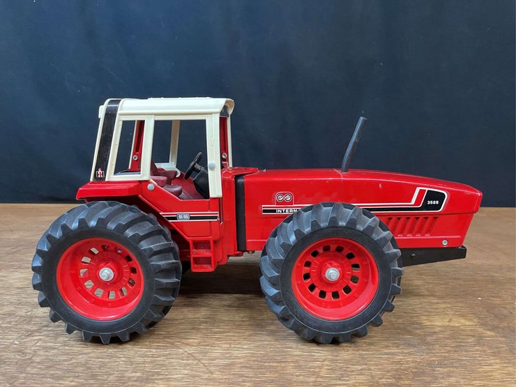 1/16-ih-3588-ertl-image-5