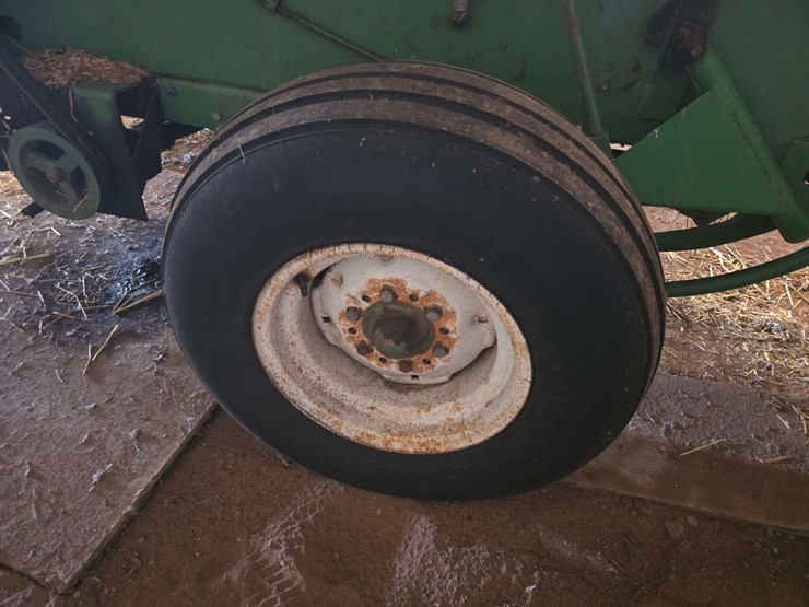 john-deere-336-image-29