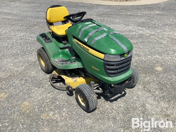 john-deere-x300-image-3