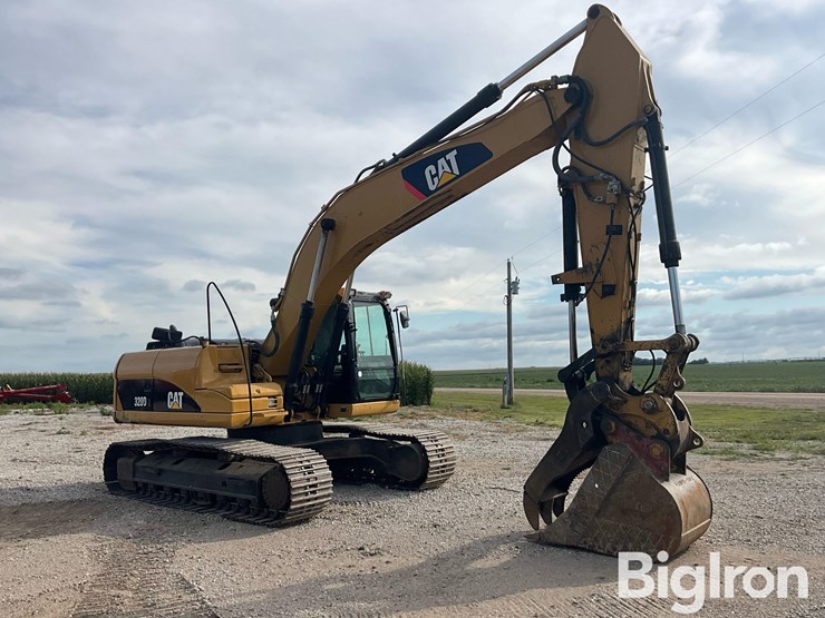 2011-caterpillar-320d-image-3