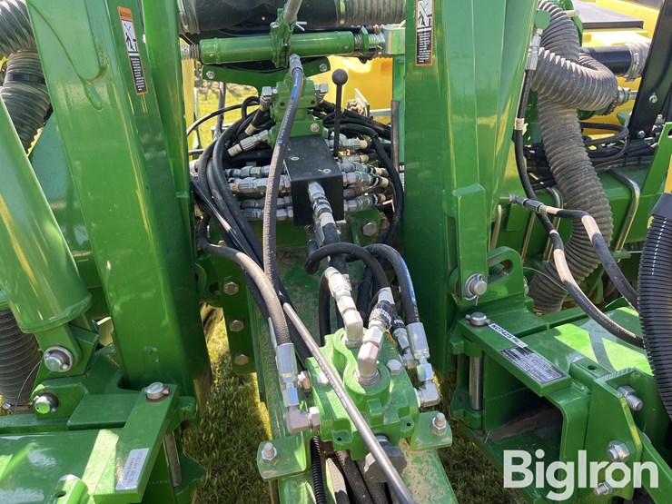 2018-john-deere-1765-image-10
