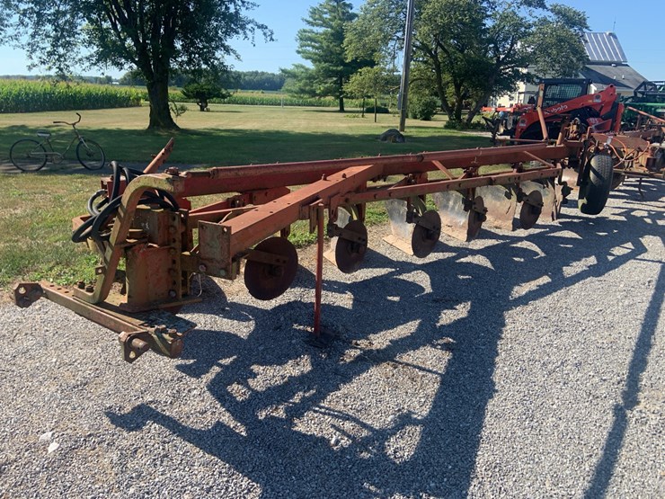 ih-700-7-bottom-plow-image-6