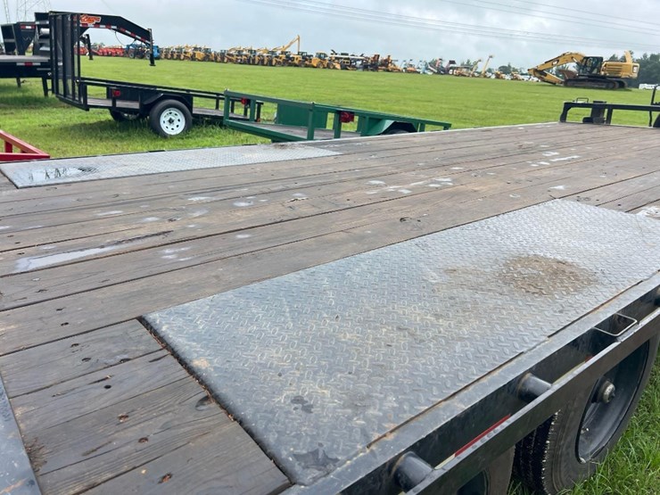 2022-load-trail-102"-x-24'-trailer-image-16