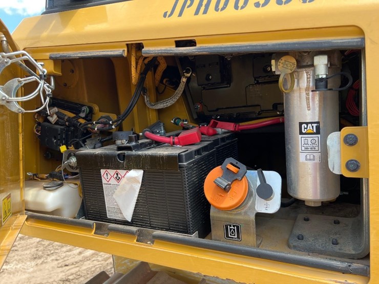 2021-caterpillar-d4-lgp-image-24