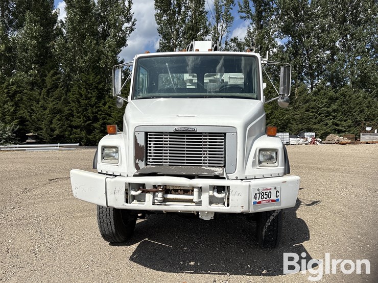 2003-freightliner-fl80-image-2