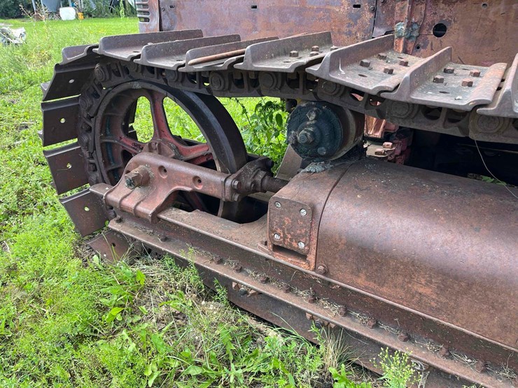 international-td14-crawler-image-23
