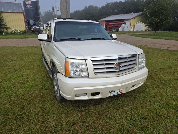 2003-cadillac-escalade-image-5