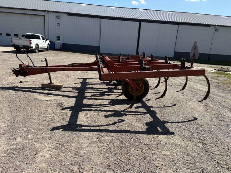 massey-ferguson-129-image-4
